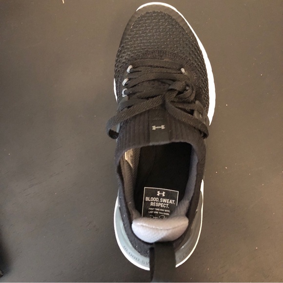 Boys under armour shoes - Picture 2 of 6